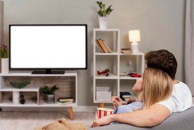 Spesifikasi TV Layar Besar 98 & 85 Inch, Nonton Film di Rumah Jadi Lebih Enjoy