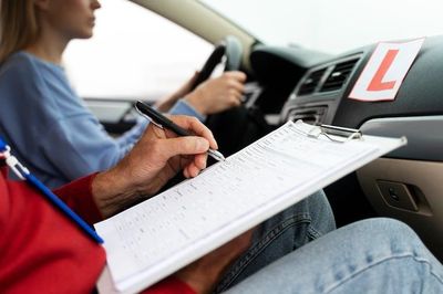 Tips dan Trik Belajar Mobil Otodidak yang Aman dan Efisien!