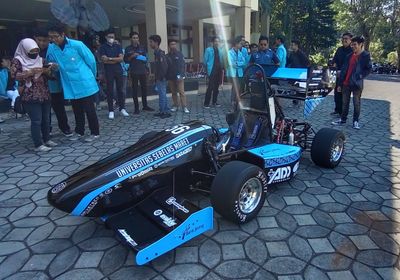 Keren! Mahasiswa UNS Luncurkan Mobil Formula, Siap Tanding di Kejuaraan Jepang