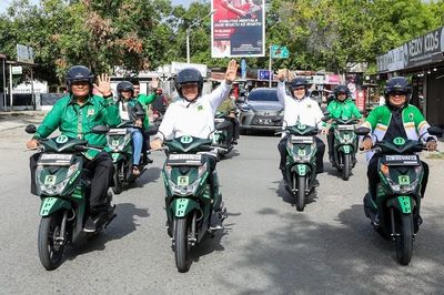 Kala Plt Ketum PPP Mardiono Keliling Banda Aceh Menggunakan Sepeda Motor Bersama Kader