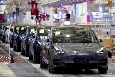 Tesla Dituduh Gagal Tanggapi Kasus Pelecehan Rasial di Pabrik California