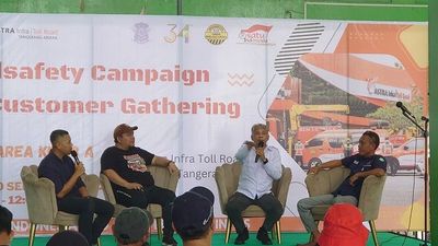 Jangan Ngerem! Begini Tips Berkendara Saat Pecah Ban dan Aquaplaning agar Gak Timbulkan Korban
