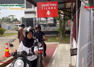 Kejari Dharmasraya Terapkan Sistem Drive Thru Bayar Denda Tilang, Warga Gak Perlu Turun dari Motor