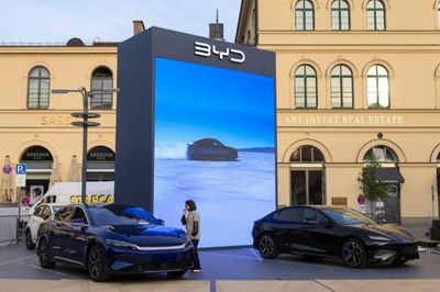 China Luncurkan Kendaraan Listrik: Harga Lebih Murah, Siap Menyaingi Tesla