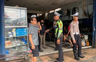 Polisi di Papua Datangi Bengkel-bengkel Lakukan Sosialisasi Tentang Knalpot Brong