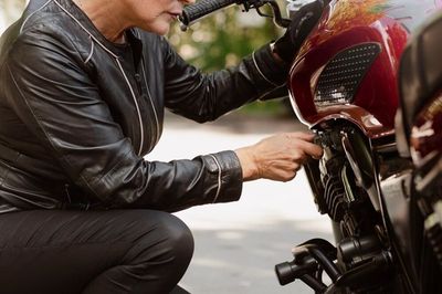 Merawat Motor Saat Musim Hujan: Serba-Serbi Tips untuk Tetap Handal di Jalan