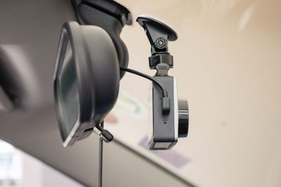 Pengertian dan Manfaat Pasang Dashcam Mobil yang Harus Kamu Ketahui!