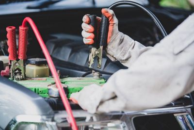 Cara Jumper Aki Mobil Soak yang Aman, Dijamin Cepat dan Gampang!