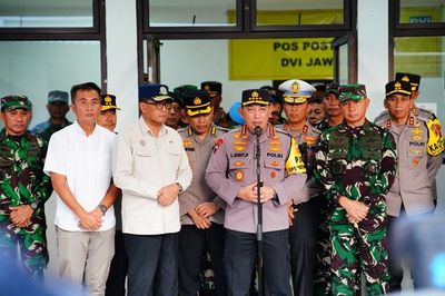 Kapolri Pastikan Beri Pelayanan Terbaik Untuk Keluarga Korban Kecelakaan Maut 3 Kendaraan di Cikampek