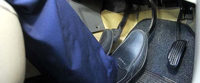 5 Ciri-ciri Kampas Kopling Mobil Hangus yang Harus Kamu Waspadai, Jangan Sampai Telat Mencegah!