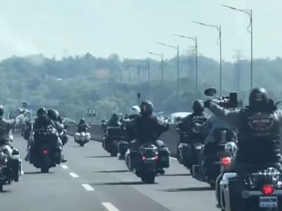 Viral Rombongan Moge Kuasai Jalur Mobil saat Melewati Jembatan Suramadu, Netizen: Ada Uang Ada Kuasa