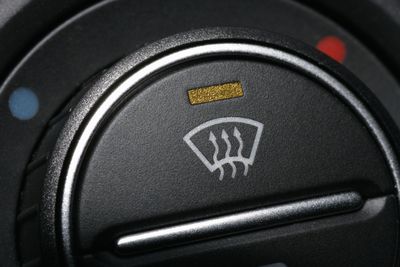 Pengertian Fitur Defogger di Mobil dan Kegunaannya yang Harus Kamu Pahami!