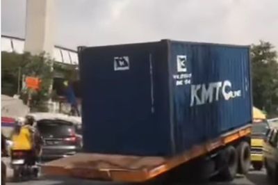 Waduh, Badan Kontainer Copot di Tanjung Priok: Macet!