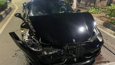 Brak! Ferarri Vs Mercy di Jaksel Sampai Ringsek, Begini Endingnya