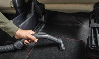 6 Cara Membersihkan Karpet Mobil yang Efektif, Dijamin Bersih!