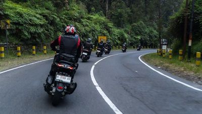 5 Cara Aman Ngerem Motor Matic di Turunan Panjang yang Harus Kamu Pahami, Jangan Panik!