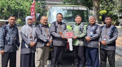 Sebagai Media Pembelajaran Masa Depan Otomotif, CSR Hino Indonesia Serahkan 300 Unit Truk Kepada Fakultas Teknik UNY