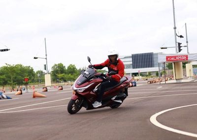 5 Kelebihan Honda PCX 160 Roadsync Terbaru 2025: Motor Matic dengan Konektivitas Canggih!