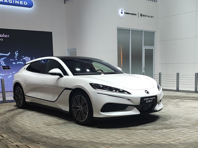 BYD Pamerkan Denza Z9 GT yang Bisa Jalan Kepiting di IIMS 2025