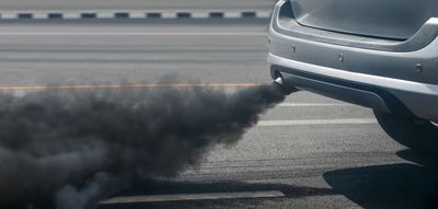 Kenapa Knalpot Mobil Mengeluarkan Asap Hitam? Simak Penjelasan dan Cara Mengatasinya!