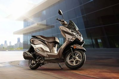 Mengintip Harga Motor Suzuki Burgman Terbaru 2025 yang Jarang Terlihat di Jalanan, Worth It Gak Sih?