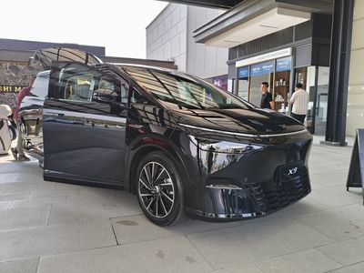 5 Kelebihan Mobil Listrik Xpeng X9 Terbaru 2025 yang Baru Rilis, Cek Informasinya di Sini!