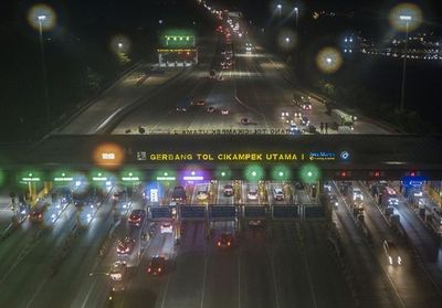 Truk Terguling di Tol Bekasi Arah Jakarta, Macet Mengular Sampai 7 Km