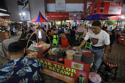 Pedagang Kerak Telor Kebanjiran Pesanan di PRJ 2023, Ada yang Jual 130 Porsi Sehari