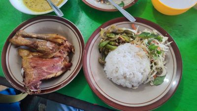 Sedapnya Warung Spesialis Wong Jowo yang Ludes 20 Ekor Ayam Sehari