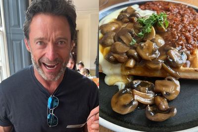 Hugh Jackman Jadi Sorotan Usai Unggah Cheat Meal Makan Waffle Topping Jamur Saus Cabai dan Lelehan Keju