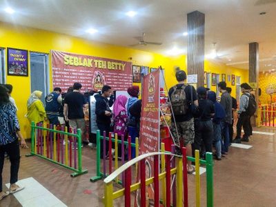 Merapat ke Teh Betty , Rekomendasi Makan Seblak di Pekanbaru: Rasa Otentik dan Pilih Topping Sepuasnya