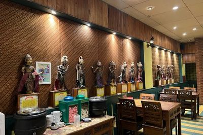 Warung Cepot di Bandung, Mencicipi Hidangan Makanan Sunda yang Enak dengan Ditemani 50 Pajangan Wayang