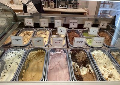 Pecinta Es Krim Merapat! Cobain Nih, Puluhan Varian Rasa Es Krim di Honest Spoon