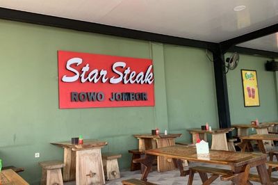 Cobain Sensasi Makan Steak Murah dengan View Rawa Jombor, Indah Banget!