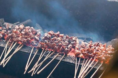Wajib Dicoba! Sate Kambing Muda Bu Jumangin, 43 Tahun Berdiri Tak Pernah Sepi Pengunjung
