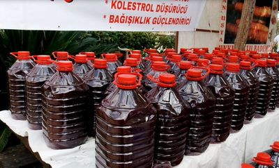 Segarnya Salgam Suyu, Jus Tradisional Turki yang Terbuat dari Fermentasi Wortel Hitam