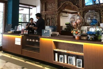 Serunya Nongkrong di Kafe Sunyi Barito, Bisa Ngopi sambil Belajar Bahasa Isyarat