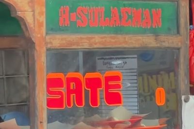 Cicipi Lezatnya Sate Legendaris Haji Sulaiman di Pasar Mayestik, Bakar Sate di Atas Pick Up!