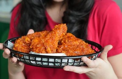 Menu Favorit, Sambal Tersaji di Warung Kaki Lima hingga Restoran Fast Food