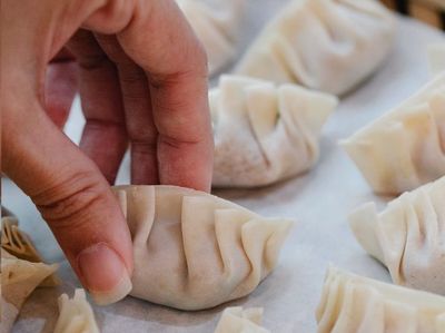 Istimewanya Pangsit: Makanan Kuno yang Dipercaya Pembawa Kebahagiaan