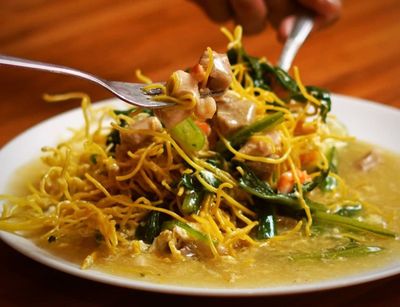 Lezatnya Mie Titi alias Mie Kering Jadi Kuliner Populer Makassar, Begini Asal Muasalnya!