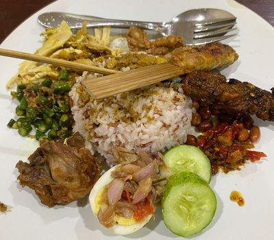 Berburu Kuliner di Warung Bali Pak Gede, Rekomendasi Nasi Campur Halal yang Ada di Jakarta