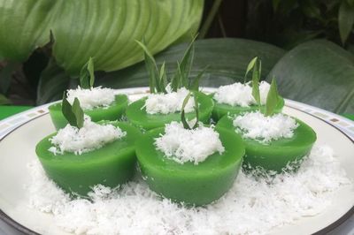 17 Ide Nama Usaha Kue Lumpang Hijau Kekinian ala Gen Z Lengkap dengan Artinya