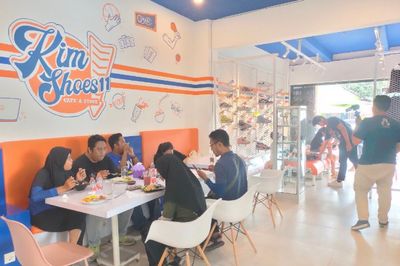Kimshoes 11 Kafe Jadi Tempat Nongkrong dengan Konsep Unik di Jember, Bisa Belanja hingga Main Basket