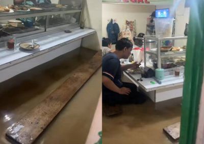 Momen Warteg di Bandung Tetap Buka Meski Dilanda Banjir, Asyik Makan Meski Bangku Hampir Tenggelam