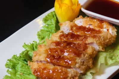 Suka Bikin Chicken Katsu? Simak Tips Agar Tepung Roti Tidak Berjatuhan