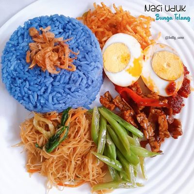 Resep dan Cara Buat Nasi Uduk Bunga Telang, Bahannya Unik!