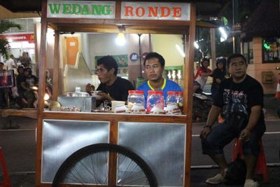 Wedang Ronde , Minuman Herbal Tradisional yang Bertahan dari Gempuran Minuman Kekinian