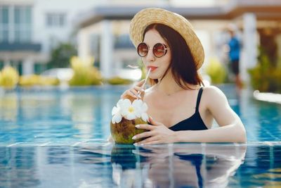 Ini Alasan Minum Air Kelapa Thailand Bisa Bikin Kamu Kuat dan Berenergi