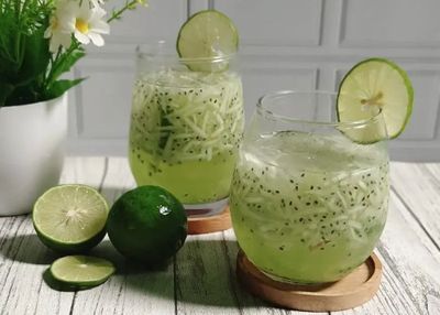 Pengen yang Seger-seger tapi Mager? Yuk Bikin Es Timun Jeruk Nipis yang Melegakan Tenggorokan